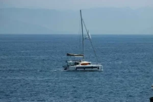 Jedrenje Grčka vs Hrvatska — Poređenje Destinacija | Jedrenje Grčka